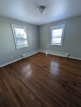 641 Newhall St, Unit 1R in Hamden, CT - Foto de edificio - Building Photo