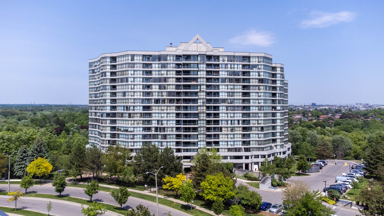 Rowntree Towers in Toronto, ON - Building Photo