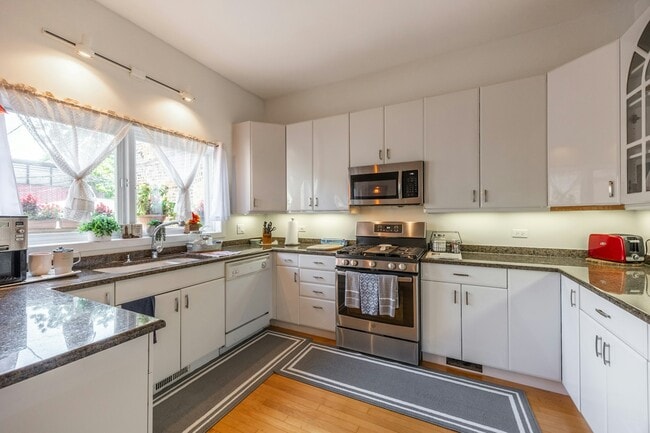 property at 1723 N Wood St
