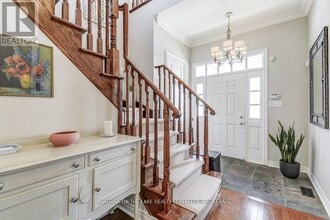 16 Brock Street in Niagara-On-The-Lake, ON - Foto de edificio - Building Photo