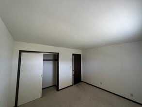 609 Denver St, Unit B in Lincoln, IL - Foto de edificio - Building Photo