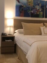 6800 Collins Ave, Unit 1400 in Miami Beach, FL - Building Photo