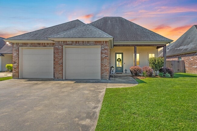property at 122 Olivewood Dr