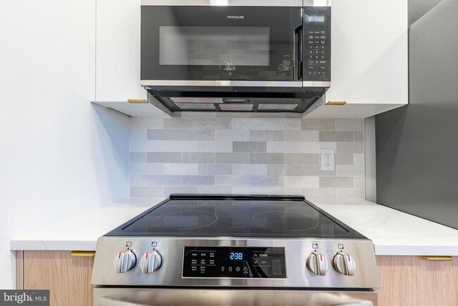 2563 E Elkhart St in Philadelphia, PA - Building Photo - Building Photo