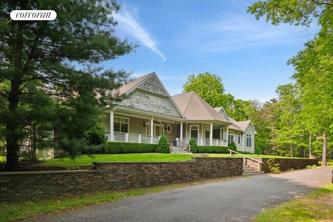 104 Merchants Path in Sag Harbor, NY - Building Photo - Building Photo
