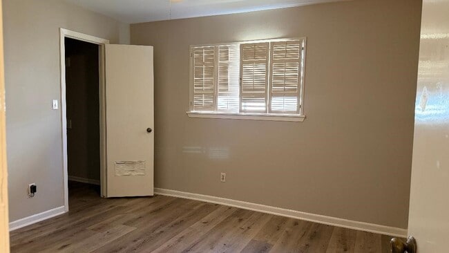 2218 Woodland Park Dr