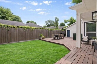 4503 McKinney St in Houston, TX - Foto de edificio - Building Photo