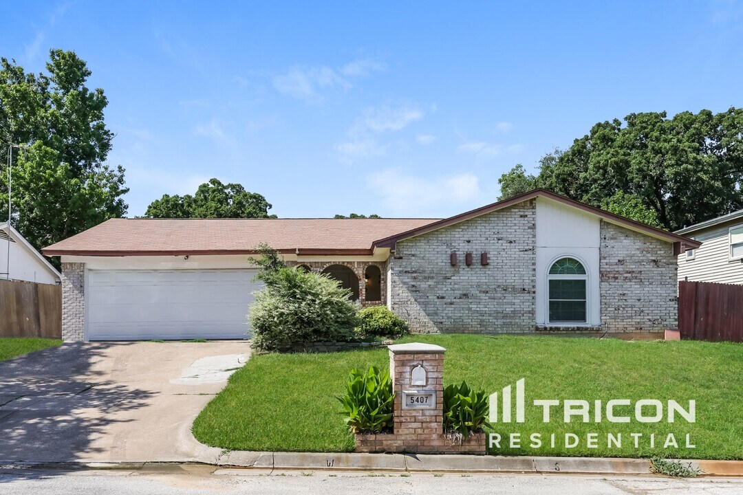 5407 Marshfield Ct in Arlington, TX - Building Photo