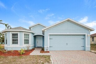 627 SW 27th Terrace in Cape Coral, FL - Building Photo