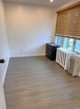 626 Stewart Ave in New Hyde Park, NY - Building Photo - Building Photo