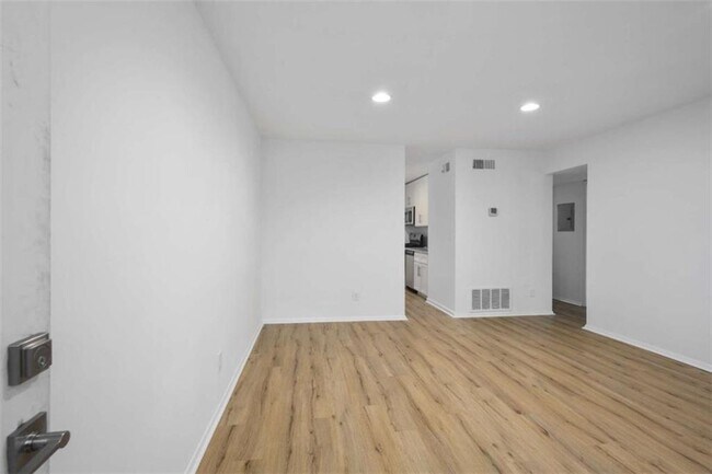 1170 Greenwich St SW in Atlanta, GA - Foto de edificio - Building Photo