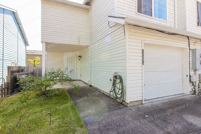 12530 SE Taggart St in Portland, OR - Building Photo - Building Photo