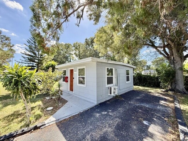 4091 58th Ave N in St. Petersburg, FL - Foto de edificio - Building Photo