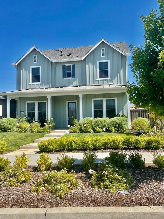 5155 Sutter Park Way in Sacramento, CA - Building Photo