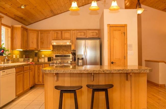 10565 Laurelwood Dr in Truckee, CA - Building Photo - Building Photo