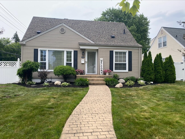 property at 2280 Thomas Ave