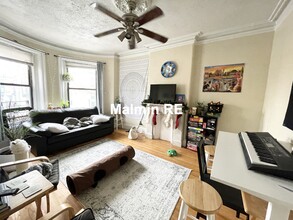 86 Hammond St, Unit 2 in Boston, MA - Foto de edificio - Building Photo