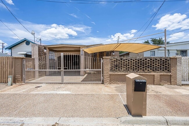 2006 Piedra China St in Laredo, TX - Building Photo - Building Photo