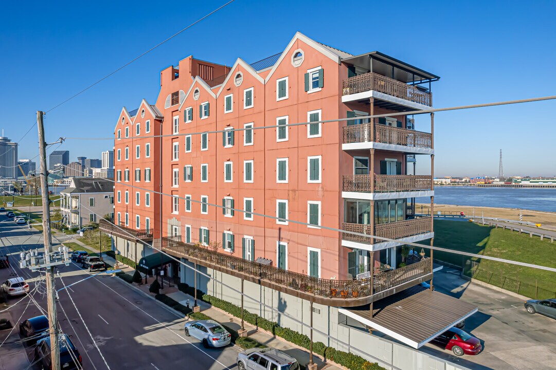 Algiers Point Condominiums in New Orleans, LA - Foto de edificio