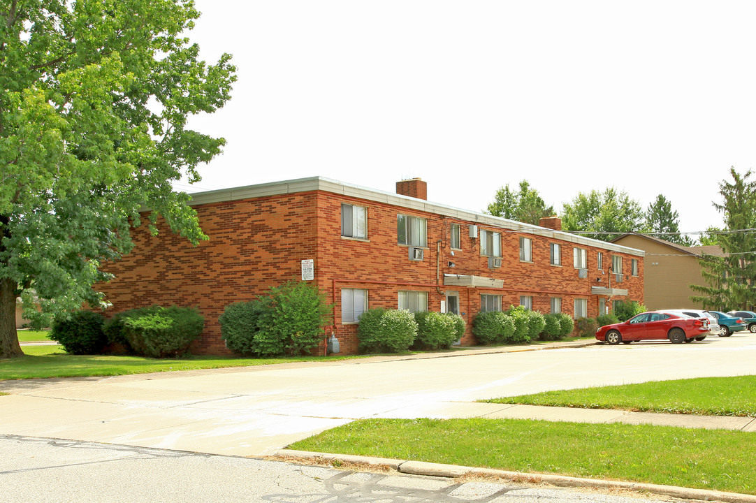 Maple Highlands Apartments in Maple Heights, OH - Building Photo