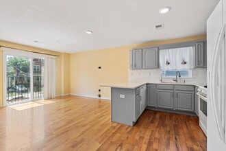 221 Weequahic Ave, Unit 1st Flr in Newark, NJ - Building Photo - Building Photo