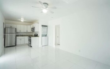 7935 Crespi Blvd in Miami Beach, FL - Building Photo - Building Photo