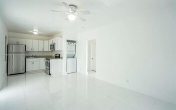 7935 Crespi Blvd in Miami Beach, FL - Building Photo - Building Photo