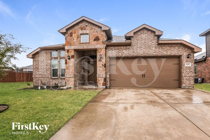 9205 Forbes Ml Trl in Fort Worth, TX - Building Photo