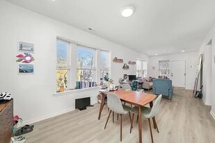 3639 W Iowa St, Unit 3637 - unit 2 in Chicago, IL - Building Photo