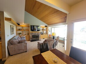 6901 Robin Ct in Redmond, OR - Building Photo - Building Photo