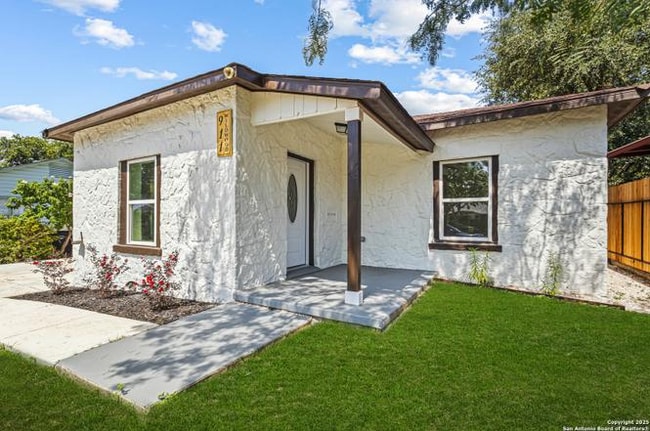 property at 911 W Wildwood Dr