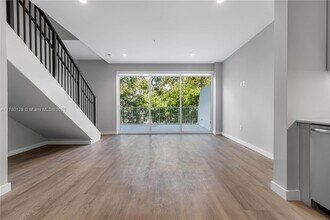 3335 Thomas Ave in Miami, FL - Building Photo - Building Photo