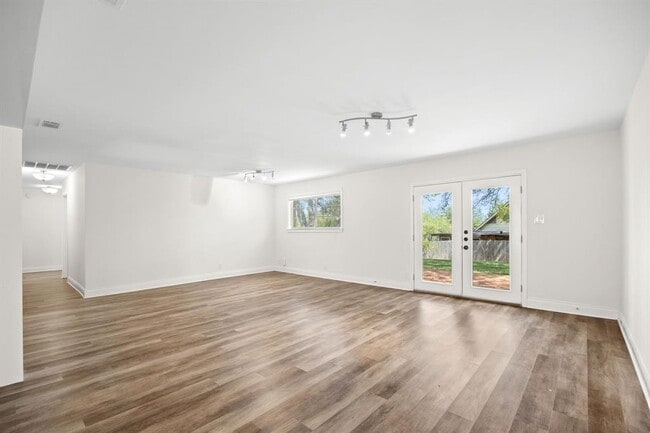 property at 2904 Northeast Dr