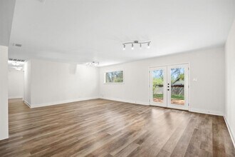 2904 Northeast Dr in Austin, TX - Building Photo - Building Photo