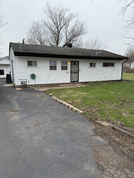16130 St Louis Ave in Markham, IL - Building Photo
