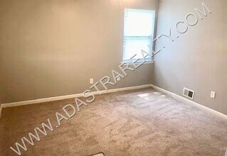 2508 NW Frances St in Lee's Summit, MO - Building Photo - Building Photo