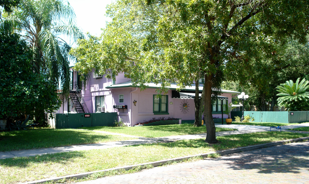 1936 Burlington Ave N in St. Petersburg, FL - Foto de edificio