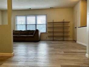 10 Bailey Ct in Middle Island, NY - Building Photo - Building Photo