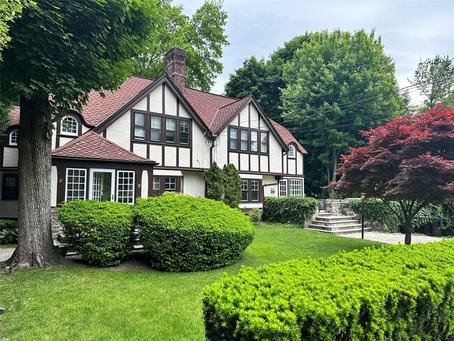 property at 9 Vine St
