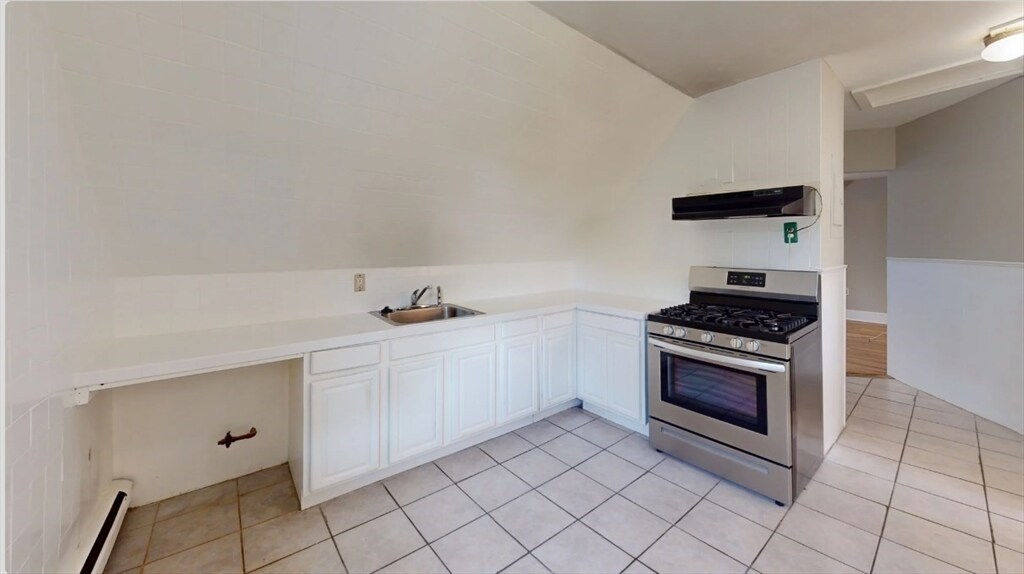 50-56 Burnett St, Unit 3 in Boston, MA - Building Photo