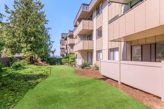 Summerhill Apartments in Renton, WA - Foto de edificio - Building Photo