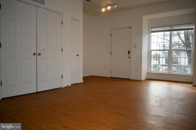 2427 Dew Meadow Ct in Herndon, VA - Building Photo - Building Photo