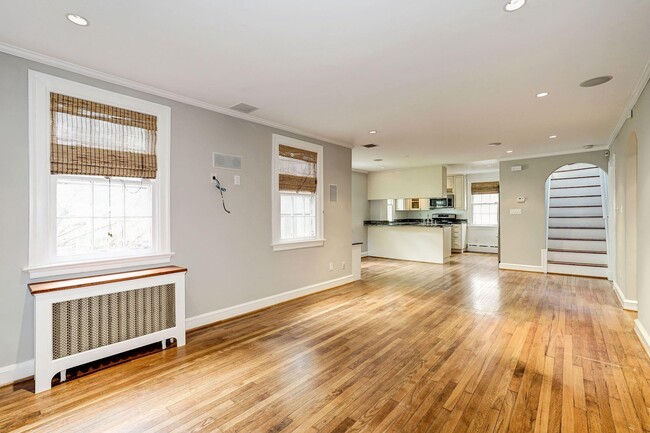 4350 River Rd NW in Washington, DC - Building Photo - Building Photo