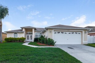 1651 Canoe Dr in Lutz, FL - Building Photo