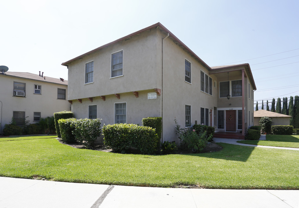 1042-1044 W Glenoaks Blvd in Glendale, CA - Building Photo