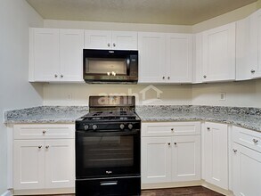 5718 Graceland Dr in Powder Springs, GA - Building Photo - Building Photo