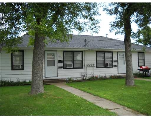 301 B Ave in Hiawatha, IA - Building Photo