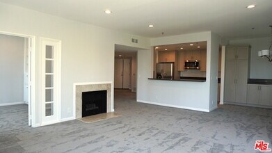 211 California Ave-Unit -502 in Santa Monica, CA - Building Photo - Building Photo