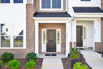 335 Chesapeake Cmns St in Garner, NC - Building Photo - Building Photo