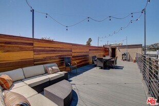 7505 Hampton Ave in West Hollywood, CA - Building Photo